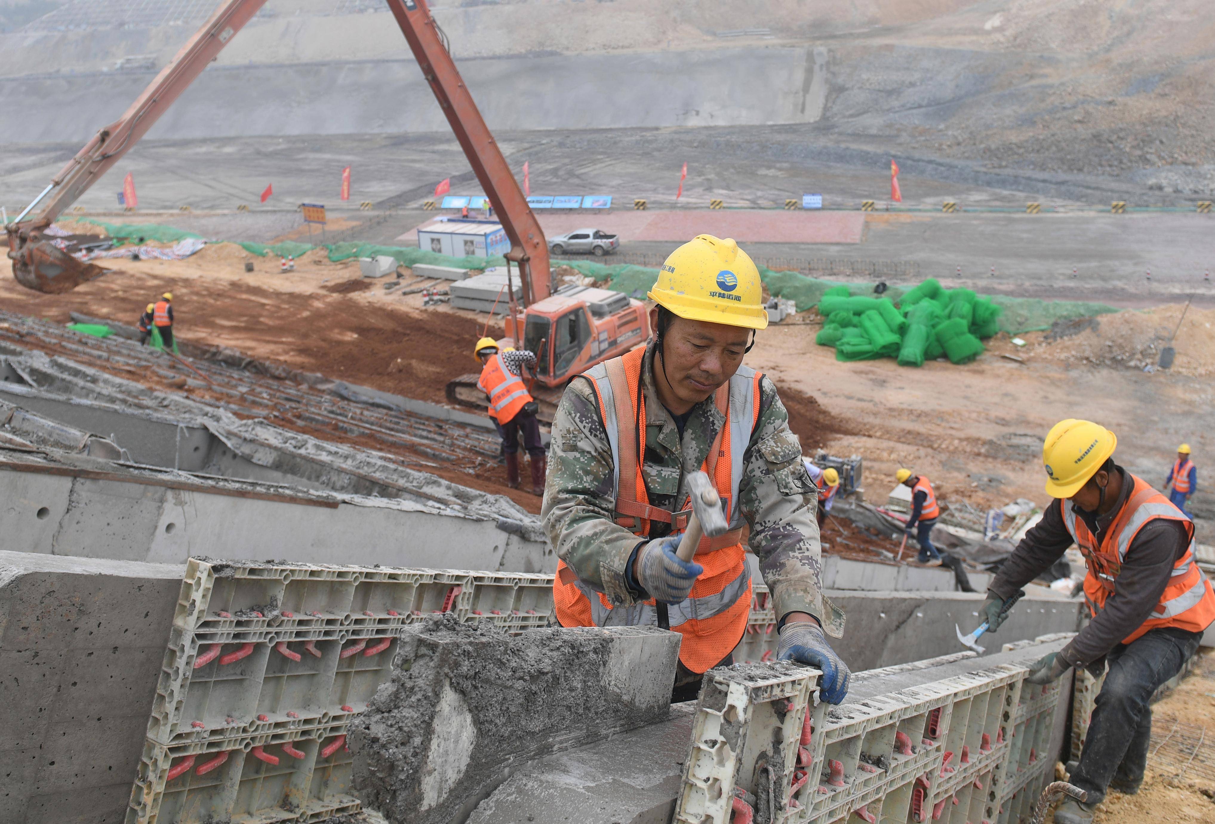 廣西平陸運河建設加速推進，多項樞紐工程同步施工